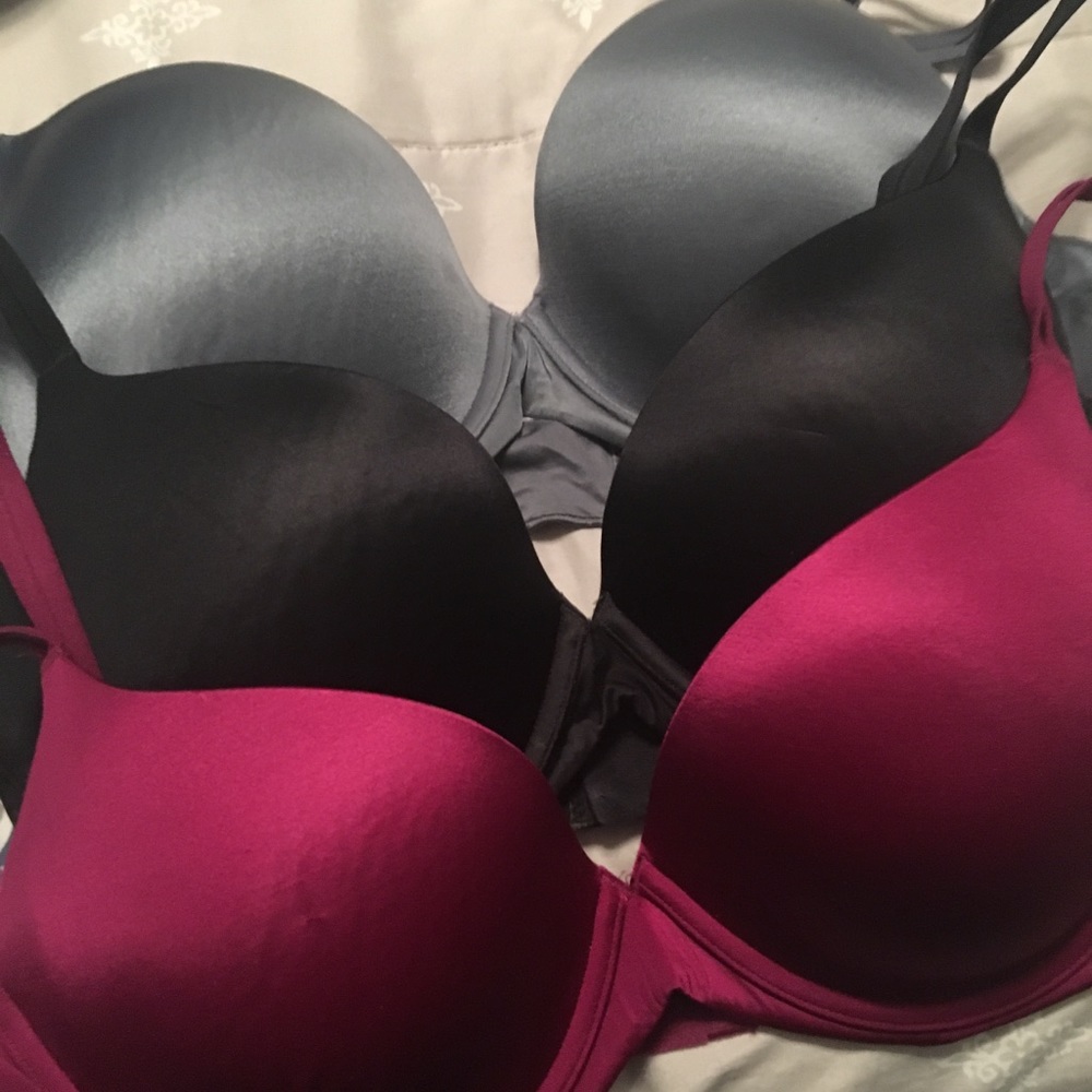Victoria’s Secret bras sold together